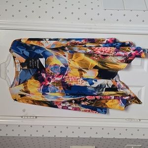 Women's Brand New Attitudes by Renee Floral, Leaves Tunic. Size Large.